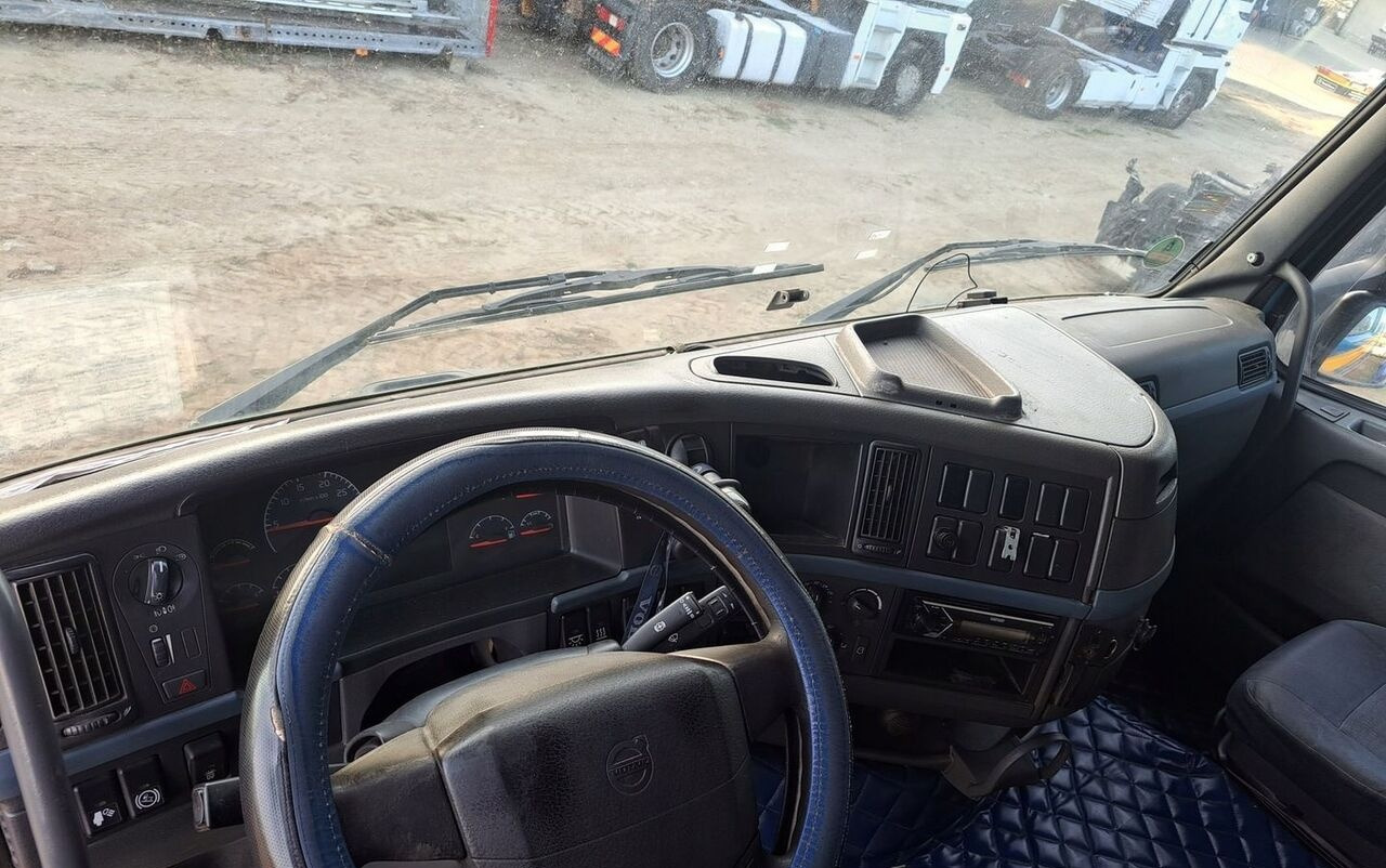 KONSOLA KOMPLETNA KOKPIT DESKA VOLVO FH 12 13 - Panel de instrumentos pour Camion: photos 1 KONSOLA KOMPLETNA KOKPIT DESKA VOLVO FH 12 13 - Panel de instrumentos pour Camion: photos 1