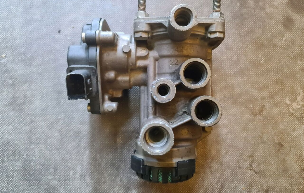 Knorr-Bremse Europa Renault Gama, Range T / Volvo FH, FM4 - Valve de frein pour Camion: photos 2 Knorr-Bremse Europa Renault Gama, Range T / Volvo FH, FM4 - Valve de frein pour Camion: photos 2