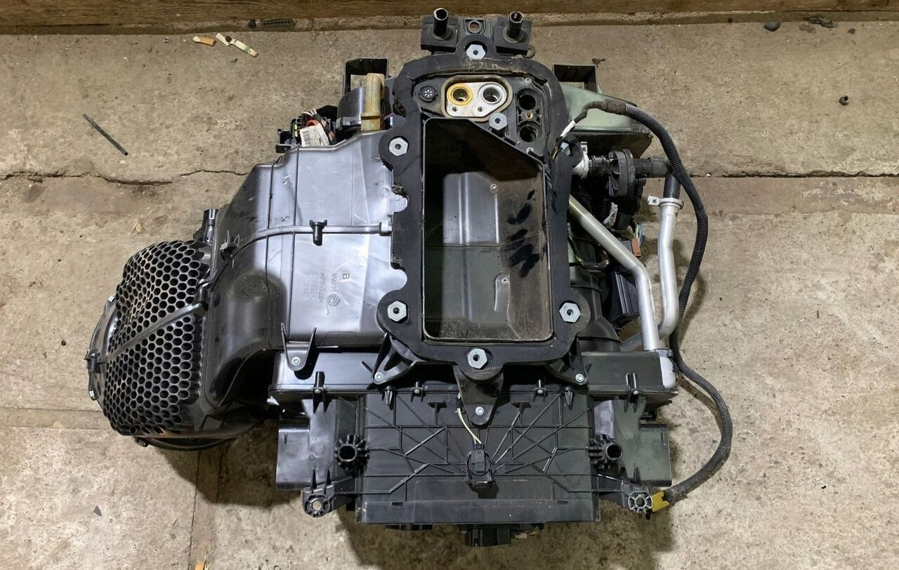 NAGRZEWNICA KOMPLETNA RENAULT GAMA T RANGE - Chauffage/ Ventilation pour Camion: photos 1 NAGRZEWNICA KOMPLETNA RENAULT GAMA T RANGE - Chauffage/ Ventilation pour Camion: photos 1