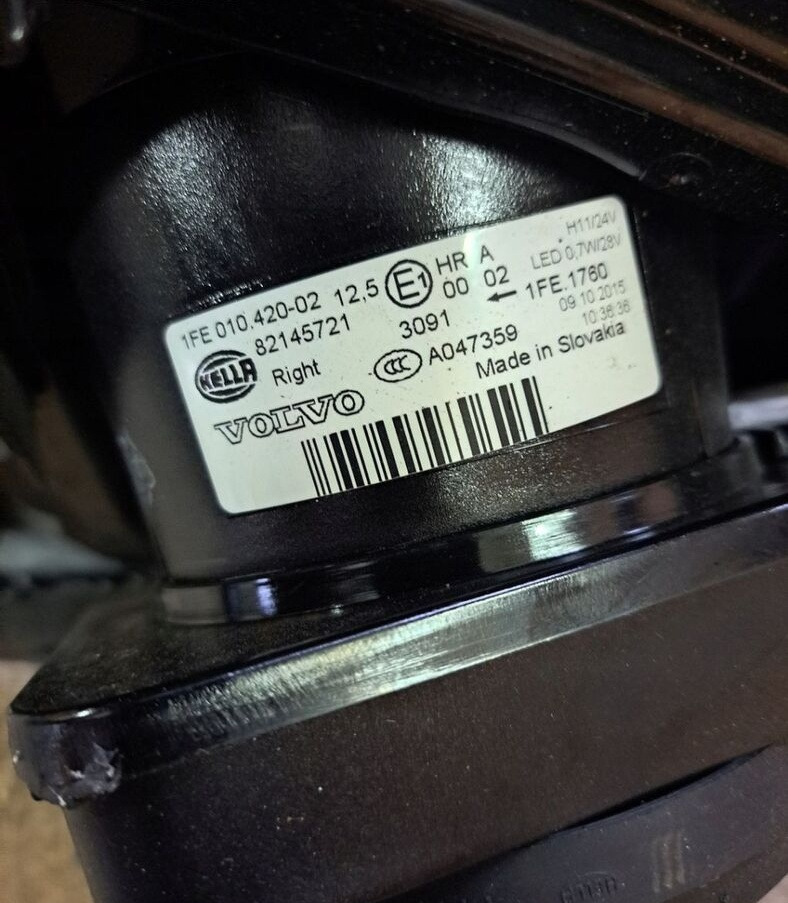 NAROŻNIK PRAWY HALOGEN OSŁONA KABINY 82145721 Volvo FH 4 - Carrosserie et extérieur pour Camion: photos 5 NAROŻNIK PRAWY HALOGEN OSŁONA KABINY 82145721 Volvo FH 4 - Carrosserie et extérieur pour Camion: photos 5