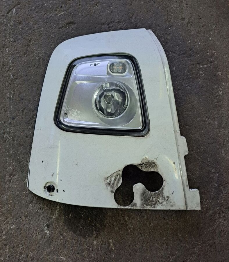 NAROŻNIK PRAWY HALOGEN OSŁONA KABINY 82145721 Volvo FH 4 - Carrosserie et extérieur pour Camion: photos 2 NAROŻNIK PRAWY HALOGEN OSŁONA KABINY 82145721 Volvo FH 4 - Carrosserie et extérieur pour Camion: photos 2