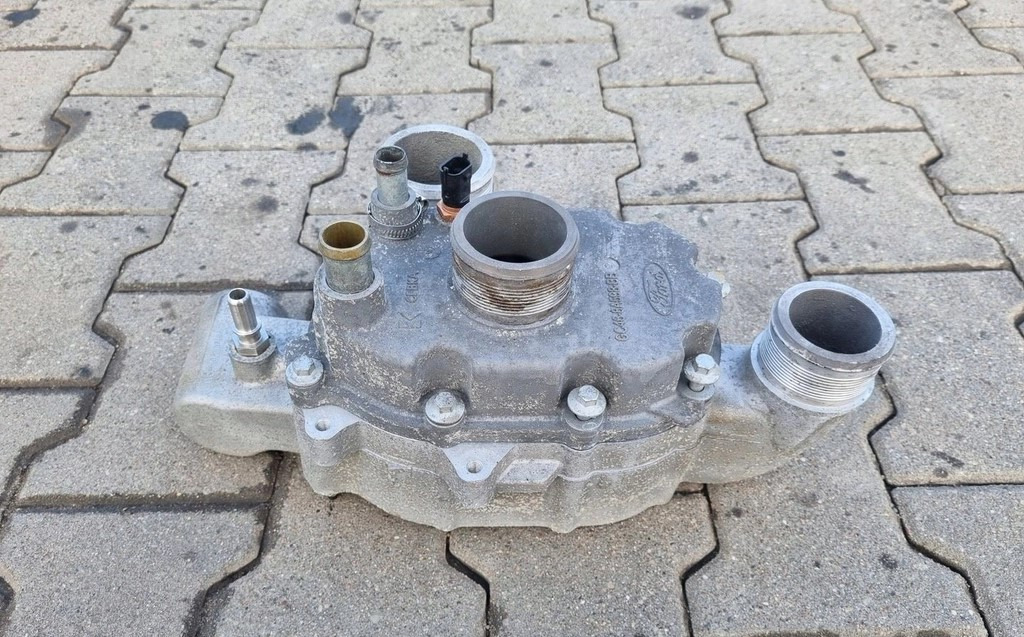 OBUDOWA TERMOSTATU FORD F-MAX 500 TRUCKS GC46 9K457 GC46 8A598 - Système de refroidissement: photos 5 OBUDOWA TERMOSTATU FORD F-MAX 500 TRUCKS GC46 9K457 GC46 8A598 - Système de refroidissement: photos 5