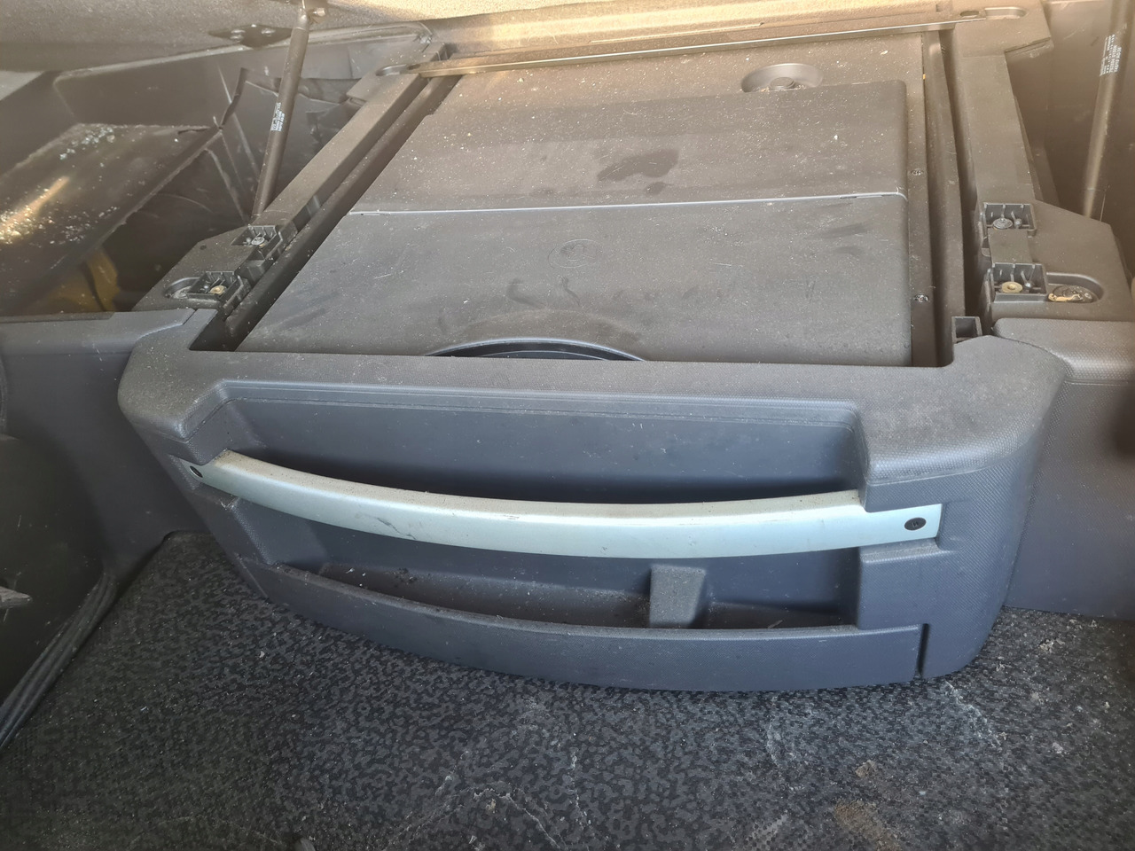 RENAULT LODÓWKA CHŁODZIARKA ORYGINAŁ RENAULT GAMA T RANGE ŚREDNIA KABINA - Cabine et intérieur pour Camion: photos 1 RENAULT LODÓWKA CHŁODZIARKA ORYGINAŁ RENAULT GAMA T RANGE ŚREDNIA KABINA - Cabine et intérieur pour Camion: photos 1