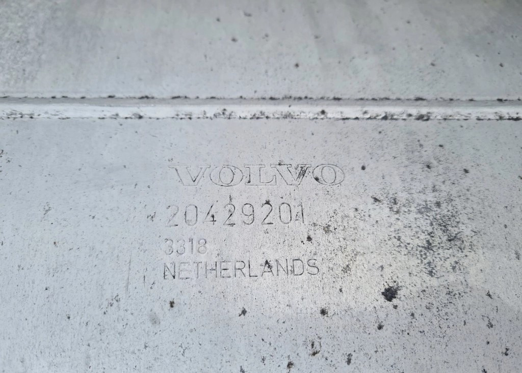 Renault 20429201 Gama T K C Volvo FH FM FL FE FMX LOW DECK - Réservoir de carburant: photos 3 Renault 20429201 Gama T K C Volvo FH FM FL FE FMX LOW DECK - Réservoir de carburant: photos 3