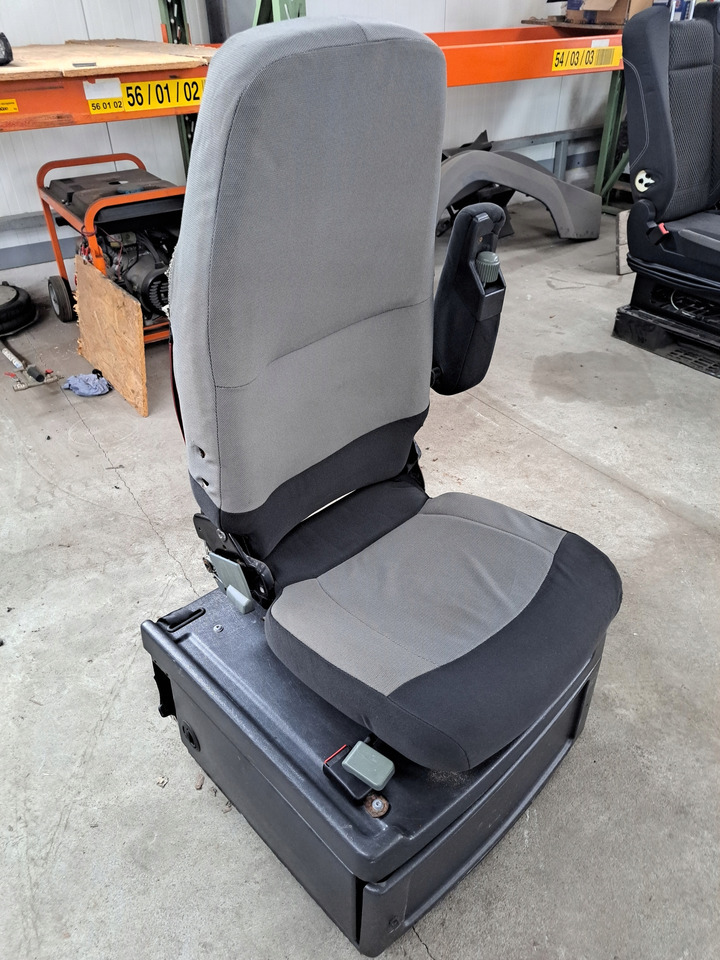 Renault FOTEL OBRACANY SIEDZENIE PASAŻERA RENAULT MAGNUM DXI LIFT VEGA S - Siège pour Camion: photos 1 Renault FOTEL OBRACANY SIEDZENIE PASAŻERA RENAULT MAGNUM DXI LIFT VEGA S - Siège pour Camion: photos 1