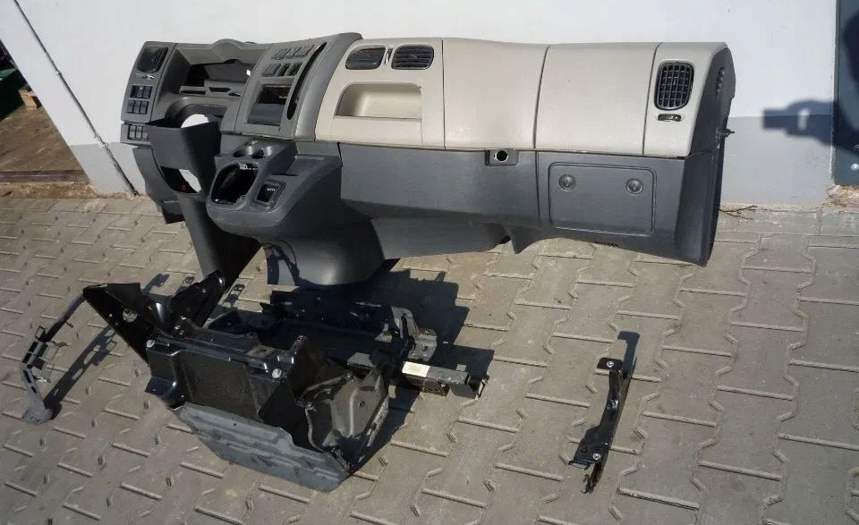 Renault KONSOLA DESKA ROZDZIELCZA PRZEKŁADKA ANGLIKA RENAULT MIDLUM DXI - Panel de instrumentos pour Camion: photos 1 Renault KONSOLA DESKA ROZDZIELCZA PRZEKŁADKA ANGLIKA RENAULT MIDLUM DXI - Panel de instrumentos pour Camion: photos 1
