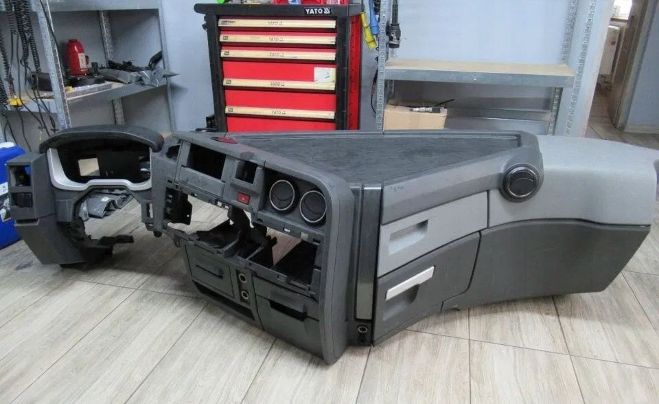 Renault KONSOLA KOKPIT DESKA RENAULT GAMA T RANGE - Panel de instrumentos pour Camion: photos 1 Renault KONSOLA KOKPIT DESKA RENAULT GAMA T RANGE - Panel de instrumentos pour Camion: photos 1