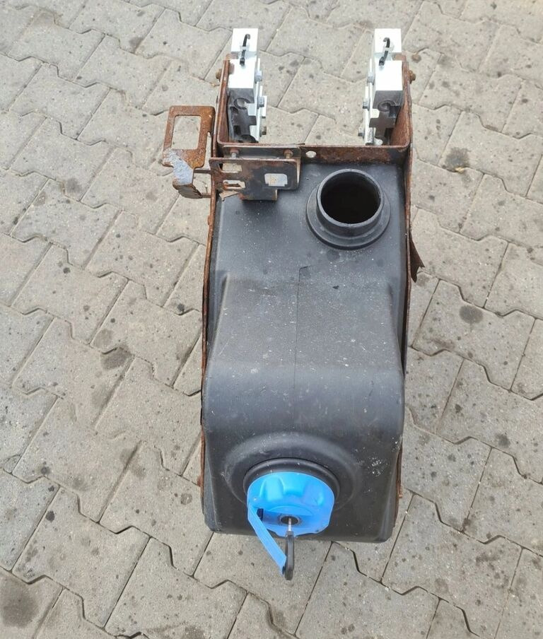 Renault OE 22077231 Renault RENAULT GAMA D VOLVO FL EURO 6 - AdBlue réservoir pour Camion: photos 2 Renault OE 22077231 Renault RENAULT GAMA D VOLVO FL EURO 6 - AdBlue réservoir pour Camion: photos 2