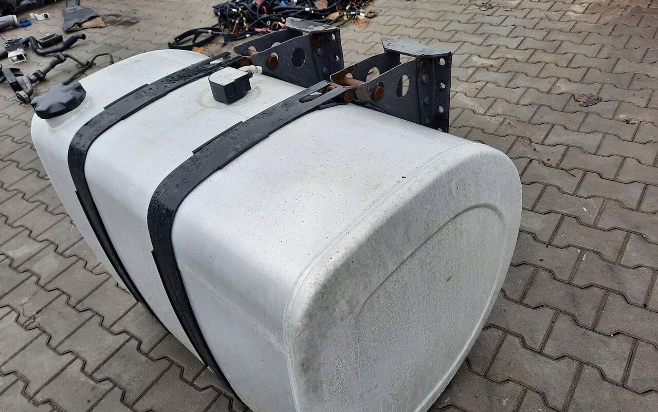 Renault ZBIORNIK PALIWA RENAULT GAMA RANGE T 100/70/70 21516447 - Réservoir de carburant pour Camion: photos 3 Renault ZBIORNIK PALIWA RENAULT GAMA RANGE T 100/70/70 21516447 - Réservoir de carburant pour Camion: photos 3