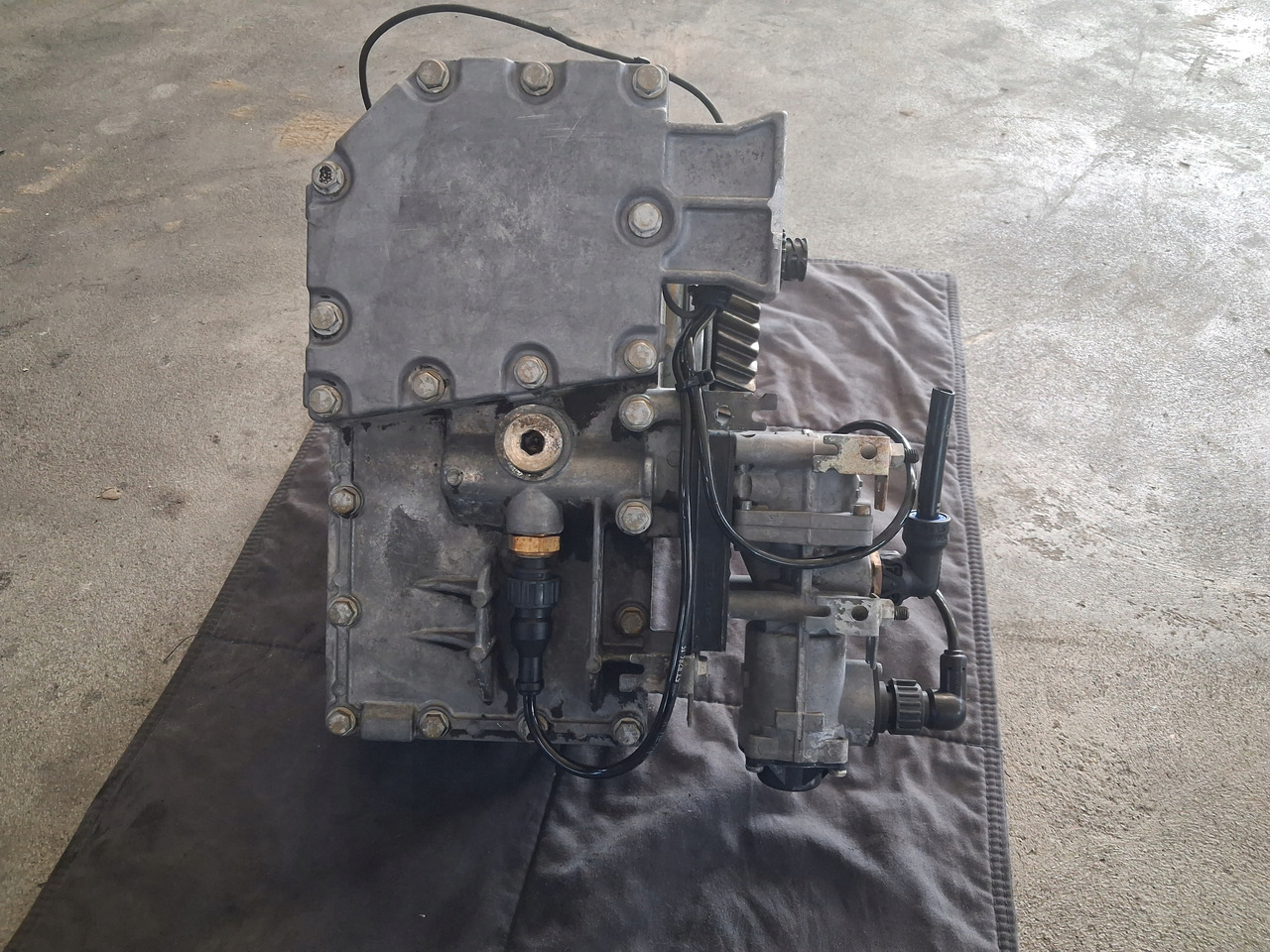 VOLVO RETARDER INTARDER SKRZYNI BIEGÓW I-SHIFT VOLVO FH FM 4 5 RENAULT GAMA T - Boîte de vitesse et pièces: photos 3 VOLVO RETARDER INTARDER SKRZYNI BIEGÓW I-SHIFT VOLVO FH FM 4 5 RENAULT GAMA T - Boîte de vitesse et pièces: photos 3