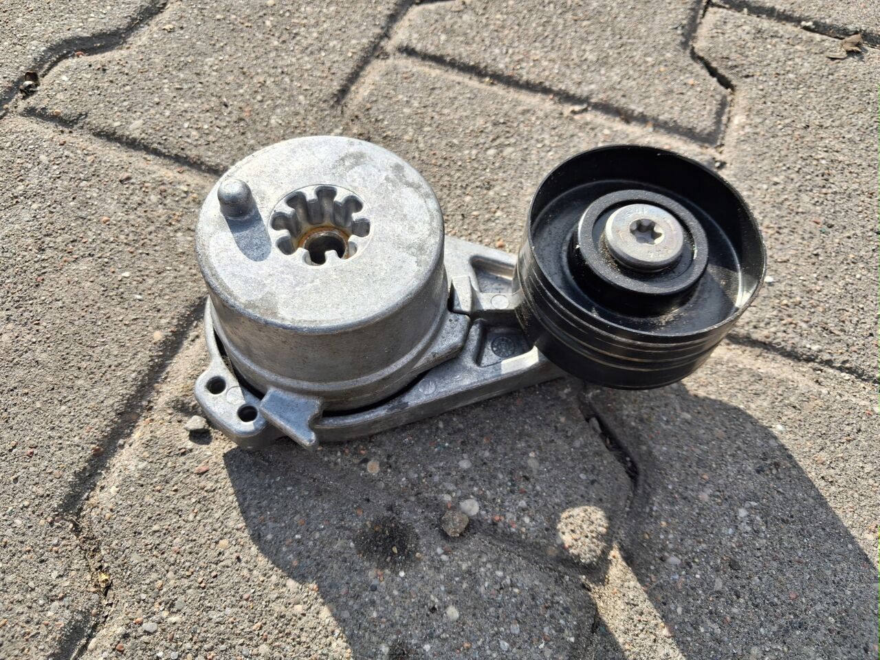 VOLVO ROLKA NAPINACZ PASKA ALTERNATORA RENAULT RANGE GAMA T VOLVO FH 4 5 - Moteur et pièces pour Camion: photos 1 VOLVO ROLKA NAPINACZ PASKA ALTERNATORA RENAULT RANGE GAMA T VOLVO FH 4 5 - Moteur et pièces pour Camion: photos 1