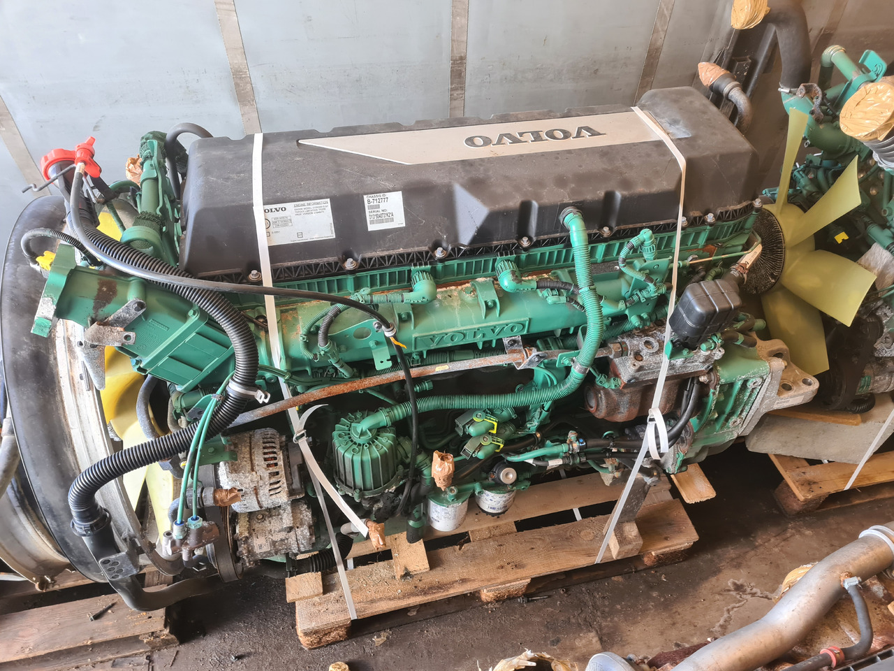 VOLVO SILNIK KOMPLETNY VOLVO FH FM 4 D13K K2 500 EUVI EURO 6 - Moteur pour Camion: photos 1 VOLVO SILNIK KOMPLETNY VOLVO FH FM 4 D13K K2 500 EUVI EURO 6 - Moteur pour Camion: photos 1