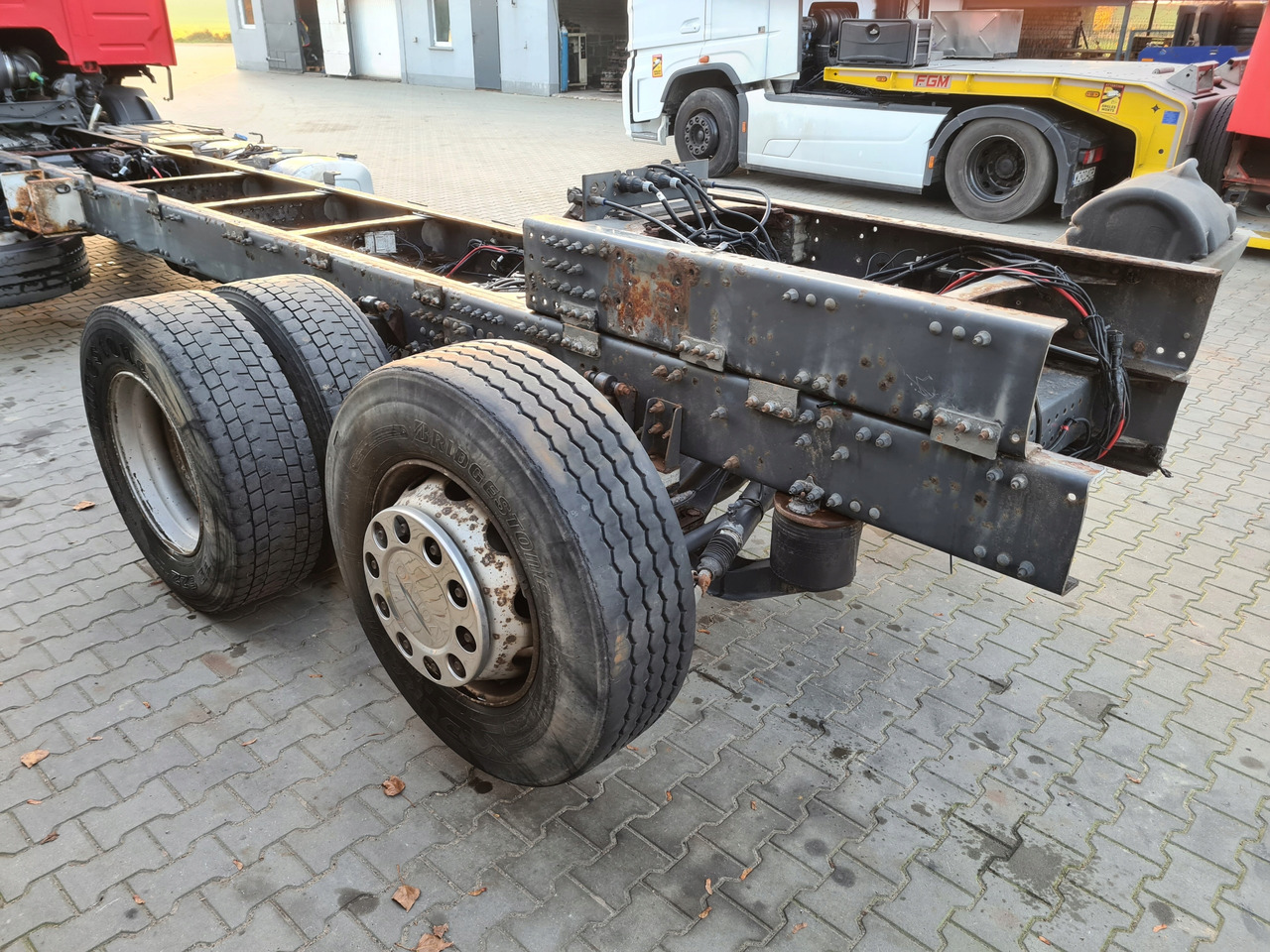 VOLVO WÓZEK DOLLY MOST PIASTY OŚ PODNOSZONA SKRĘTNA RAMA DO NACZEPY PRZYCZEPY 6x2 - Essieu et pièces pour Camion: photos 3 VOLVO WÓZEK DOLLY MOST PIASTY OŚ PODNOSZONA SKRĘTNA RAMA DO NACZEPY PRZYCZEPY 6x2 - Essieu et pièces pour Camion: photos 3