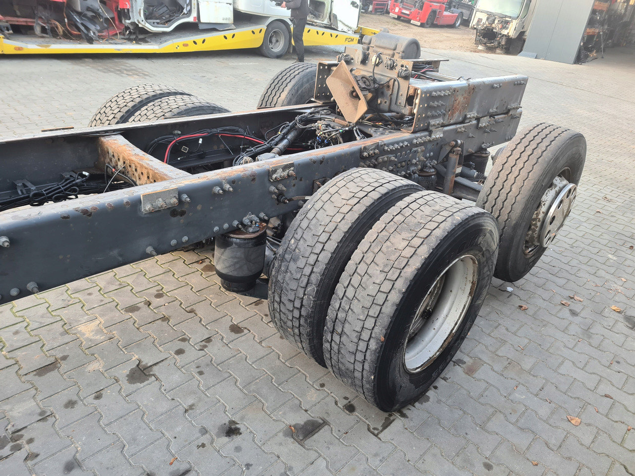 VOLVO WÓZEK DOLLY MOST PIASTY OŚ PODNOSZONA SKRĘTNA RAMA DO NACZEPY PRZYCZEPY 6x2 - Essieu et pièces pour Camion: photos 1 VOLVO WÓZEK DOLLY MOST PIASTY OŚ PODNOSZONA SKRĘTNA RAMA DO NACZEPY PRZYCZEPY 6x2 - Essieu et pièces pour Camion: photos 1