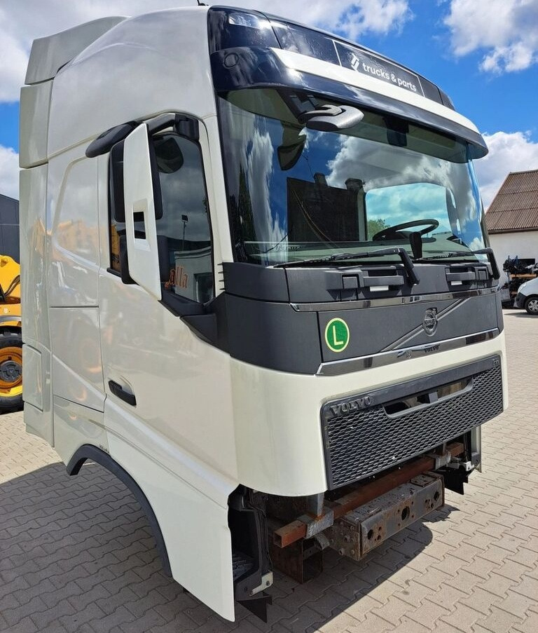 Volvo FH 4 EURO 6 GLOBETROTTER Volvo - Cabine pour Camion: photos 1 Volvo FH 4 EURO 6 GLOBETROTTER Volvo - Cabine pour Camion: photos 1