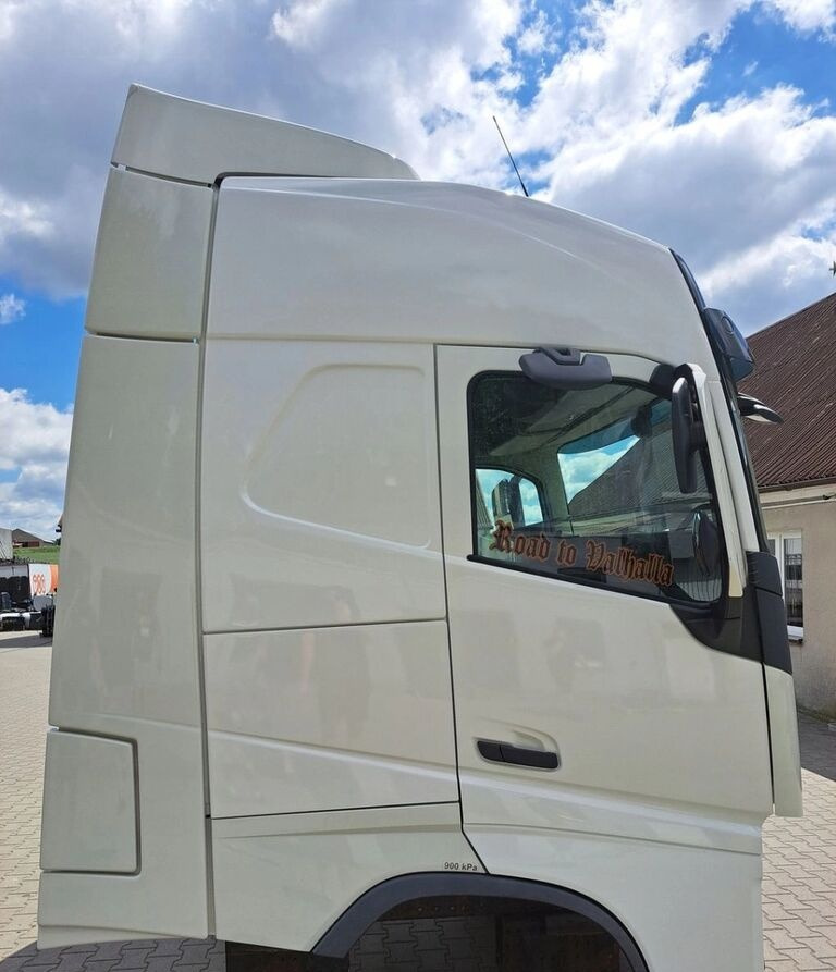 Volvo FH 4 EURO 6 GLOBETROTTER Volvo - Cabine pour Camion: photos 4 Volvo FH 4 EURO 6 GLOBETROTTER Volvo - Cabine pour Camion: photos 4