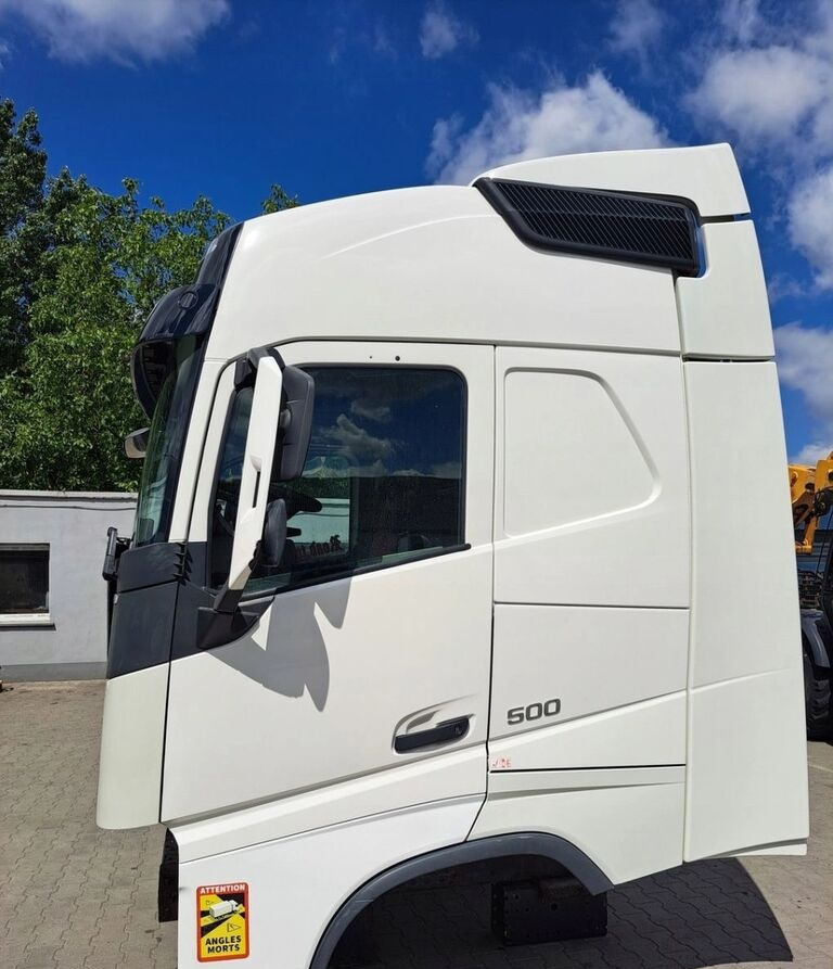 Volvo FH 4 EURO 6 GLOBETROTTER Volvo - Cabine pour Camion: photos 5 Volvo FH 4 EURO 6 GLOBETROTTER Volvo - Cabine pour Camion: photos 5