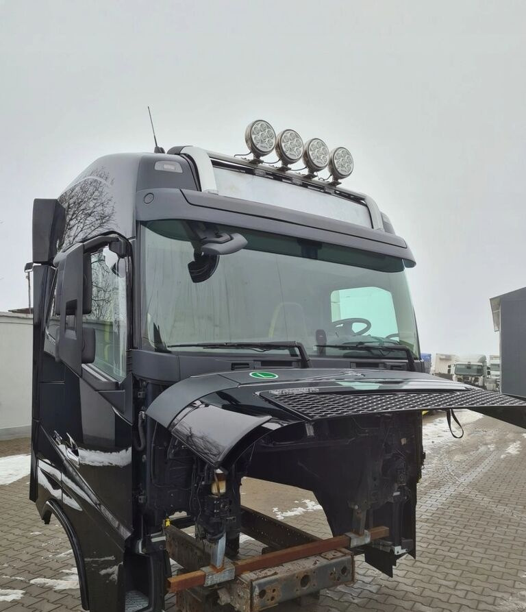 Volvo KOMPLETNA FH 16 750 EURO 6 GLOBETROTTER 2018 ROK Volvo VOLVO FH 16 750 EURO 6 GLOBETROTTER 2018 ROK - Cabine pour Camion: photos 2 Volvo KOMPLETNA FH 16 750 EURO 6 GLOBETROTTER 2018 ROK Volvo VOLVO FH 16 750 EURO 6 GLOBETROTTER 2018 ROK - Cabine pour Camion: photos 2