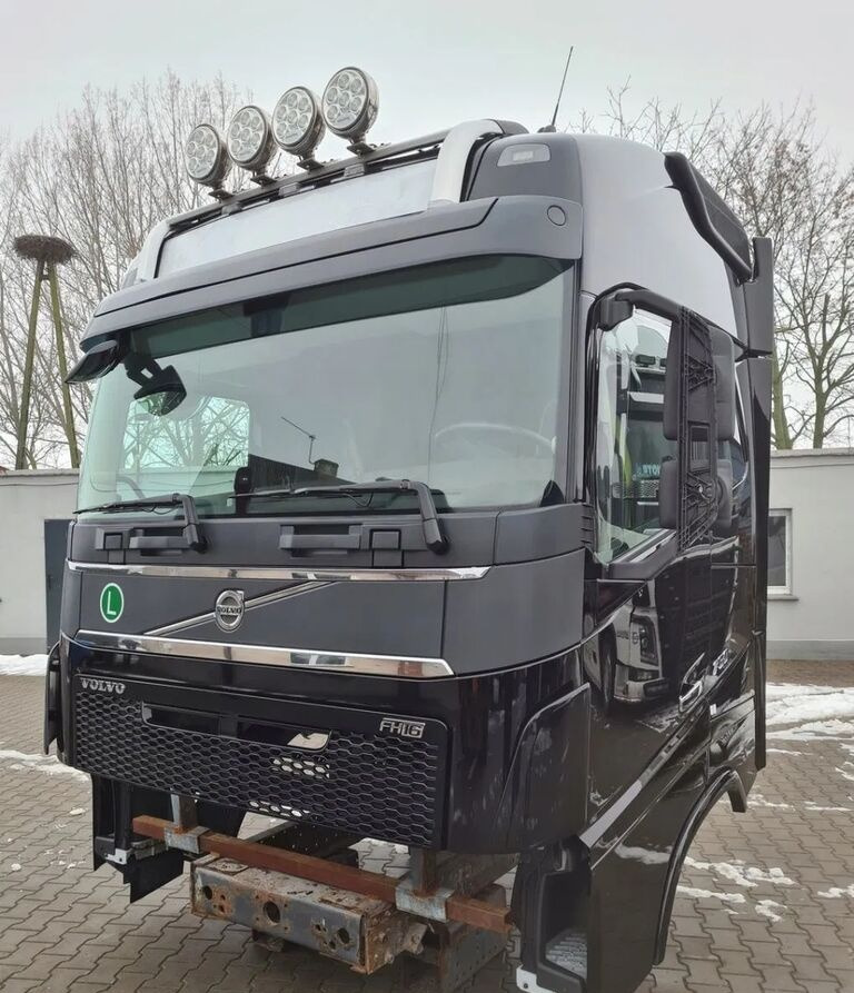Volvo KOMPLETNA FH 16 750 EURO 6 GLOBETROTTER 2018 ROK Volvo VOLVO FH 16 750 EURO 6 GLOBETROTTER 2018 ROK - Cabine pour Camion: photos 4 Volvo KOMPLETNA FH 16 750 EURO 6 GLOBETROTTER 2018 ROK Volvo VOLVO FH 16 750 EURO 6 GLOBETROTTER 2018 ROK - Cabine pour Camion: photos 4