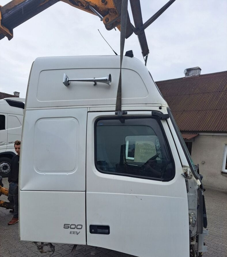 Volvo LIFT XL 12/13R FH 13 - Cabine pour Camion: photos 3 Volvo LIFT XL 12/13R FH 13 - Cabine pour Camion: photos 3
