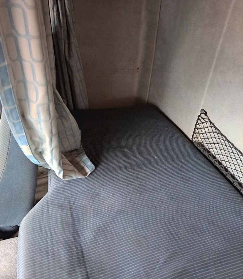 Volvo ŁÓŻKO DOLNE MATERAC STELAŻ VOLVO FE KOMPLETNE - Siège pour Camion: photos 2 Volvo ŁÓŻKO DOLNE MATERAC STELAŻ VOLVO FE KOMPLETNE - Siège pour Camion: photos 2