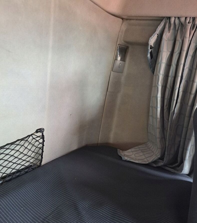 Volvo ŁÓŻKO DOLNE MATERAC STELAŻ VOLVO FE KOMPLETNE - Siège pour Camion: photos 4 Volvo ŁÓŻKO DOLNE MATERAC STELAŻ VOLVO FE KOMPLETNE - Siège pour Camion: photos 4