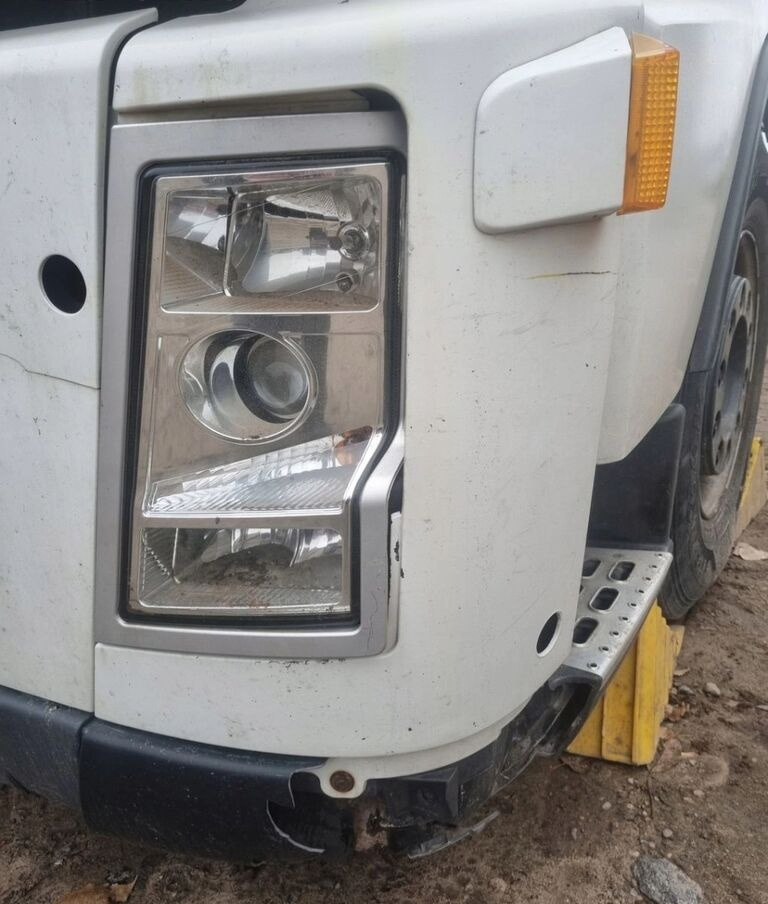 Volvo PRZÓD KOMPLETNY LAMPA OSŁONA Volvo FH FM 7 9 12 13 - Pare-chocs pour Camion: photos 3 Volvo PRZÓD KOMPLETNY LAMPA OSŁONA Volvo FH FM 7 9 12 13 - Pare-chocs pour Camion: photos 3