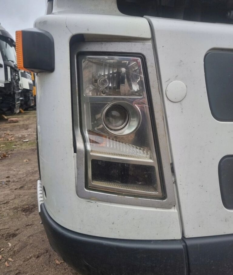 Volvo PRZÓD KOMPLETNY LAMPA OSŁONA Volvo FH FM 7 9 12 13 - Pare-chocs pour Camion: photos 2 Volvo PRZÓD KOMPLETNY LAMPA OSŁONA Volvo FH FM 7 9 12 13 - Pare-chocs pour Camion: photos 2
