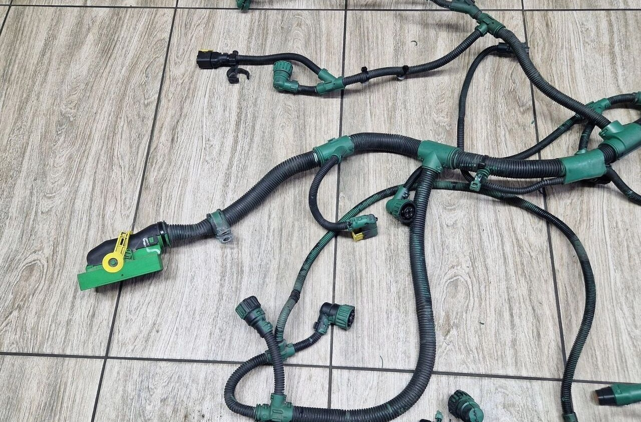 Volvo WIĄZKA INSTALACJA SILNIKA FH 16 D16K EURO 6 22549742 1 Volvo - Câble/ Fil pour Camion: photos 1 Volvo WIĄZKA INSTALACJA SILNIKA FH 16 D16K EURO 6 22549742 1 Volvo - Câble/ Fil pour Camion: photos 1