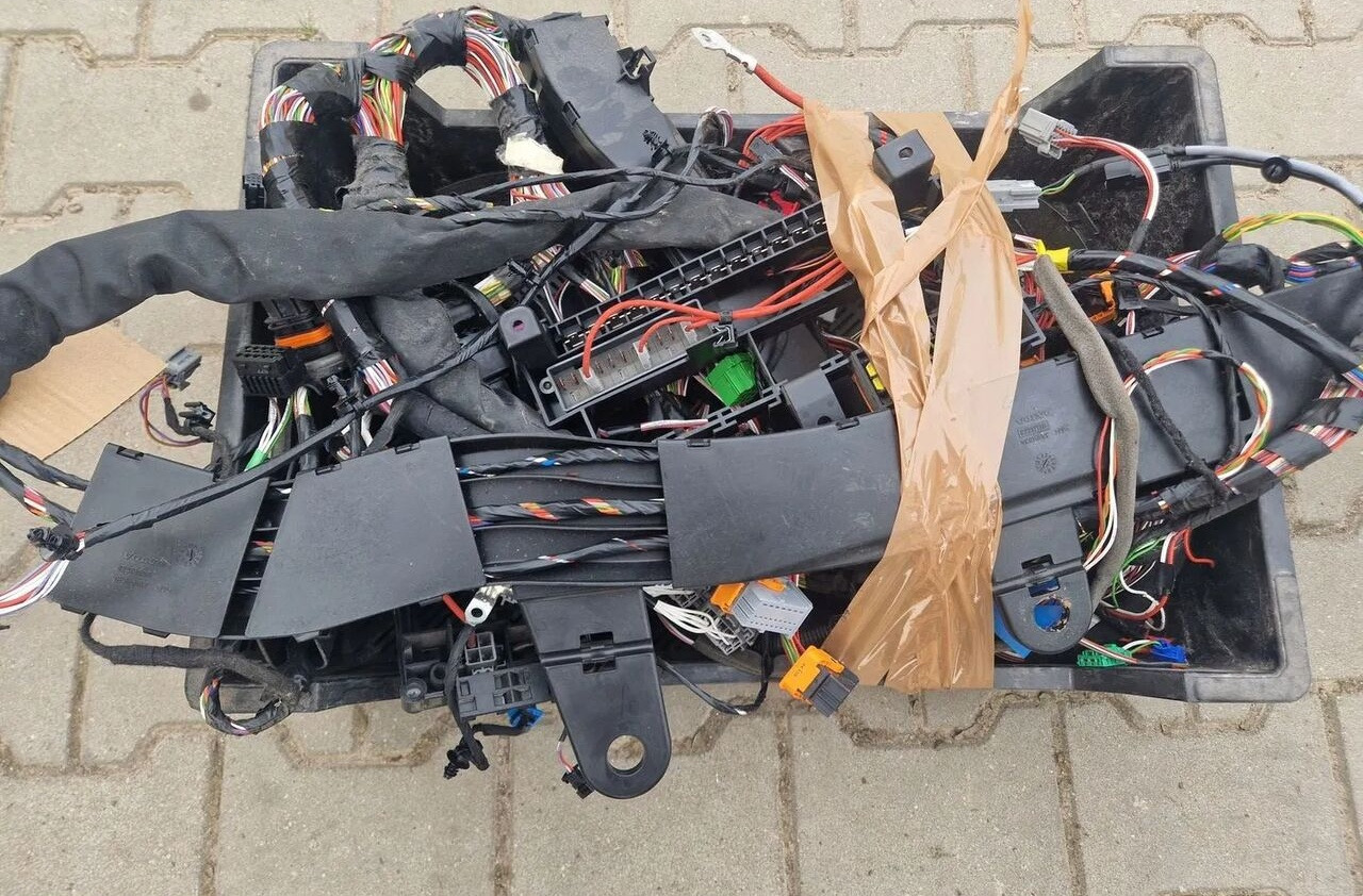 Volvo WIĄZKA ISNTALACJA KABINY DESKI FH 4 LIFT I-SAVE. Volvo - Câble/ Fil pour Camion: photos 1 Volvo WIĄZKA ISNTALACJA KABINY DESKI FH 4 LIFT I-SAVE. Volvo - Câble/ Fil pour Camion: photos 1