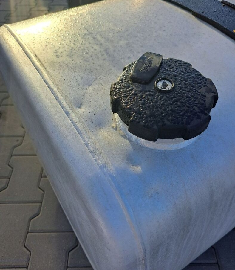 Volvo ZBIORNIK PALIWA RENAULT GAMA T LOW DECK MEGA 505 L 21516480 - Réservoir de carburant pour Camion: photos 4 Volvo ZBIORNIK PALIWA RENAULT GAMA T LOW DECK MEGA 505 L 21516480 - Réservoir de carburant pour Camion: photos 4