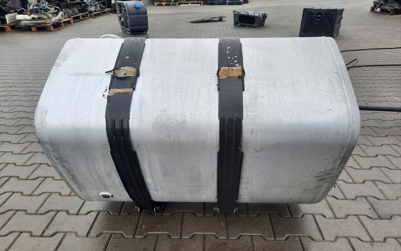 Volvo ZBIORNIK PALIWA VOLVO FH 4 FM 4 LOW DECK 100x69x56 1 - Réservoir de carburant pour Camion: photos 3 Volvo ZBIORNIK PALIWA VOLVO FH 4 FM 4 LOW DECK 100x69x56 1 - Réservoir de carburant pour Camion: photos 3