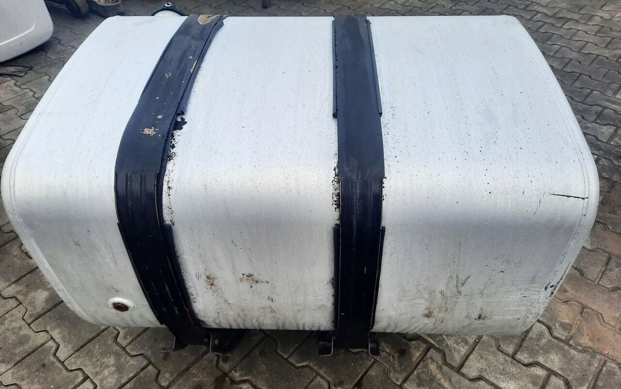 Volvo ZBIORNIK PALIWA VOLVO FH FM 4 100/70/70 20503505 - Réservoir de carburant pour Camion: photos 4 Volvo ZBIORNIK PALIWA VOLVO FH FM 4 100/70/70 20503505 - Réservoir de carburant pour Camion: photos 4