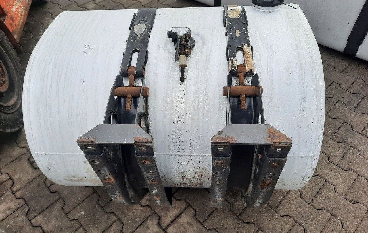 Volvo ZBIORNIK PALIWA VOLVO FH FM 4 100/70/70 20503505 - Réservoir de carburant pour Camion: photos 5 Volvo ZBIORNIK PALIWA VOLVO FH FM 4 100/70/70 20503505 - Réservoir de carburant pour Camion: photos 5