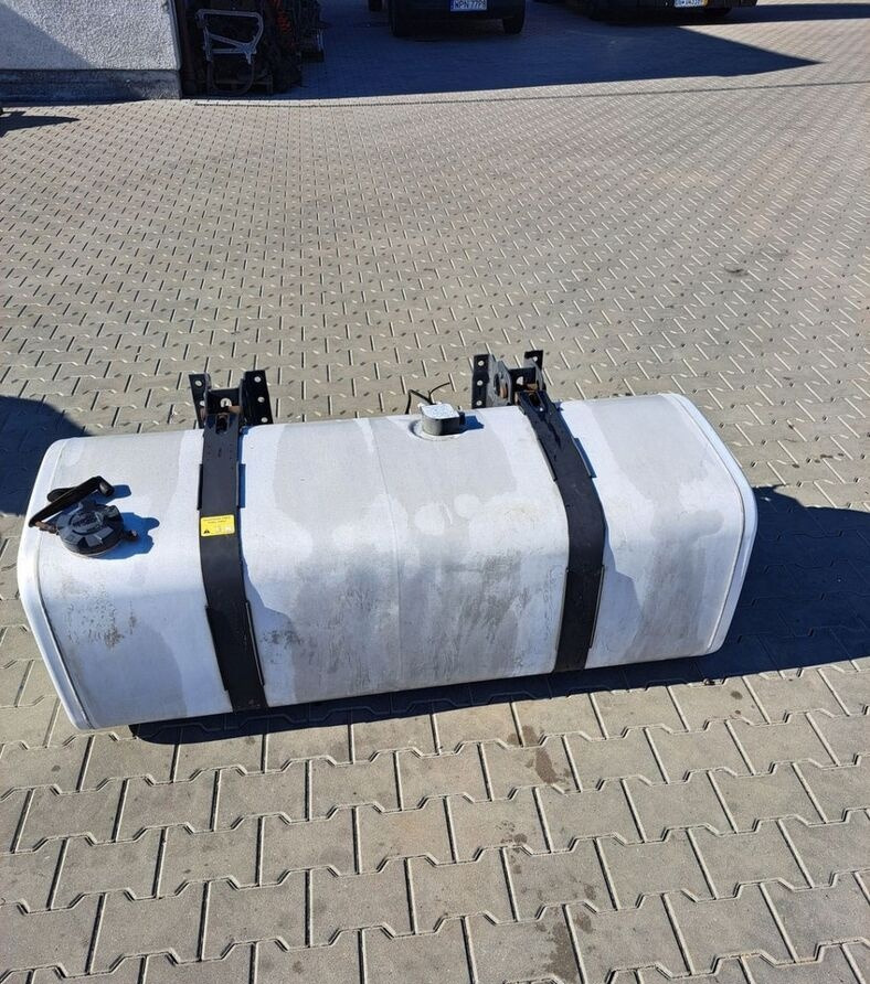 Volvo ZBIORNIK PALIWA VOLVO FH FM 4 FMX LOW DECK MEGA 1 - Réservoir de carburant pour Camion: photos 1 Volvo ZBIORNIK PALIWA VOLVO FH FM 4 FMX LOW DECK MEGA 1 - Réservoir de carburant pour Camion: photos 1