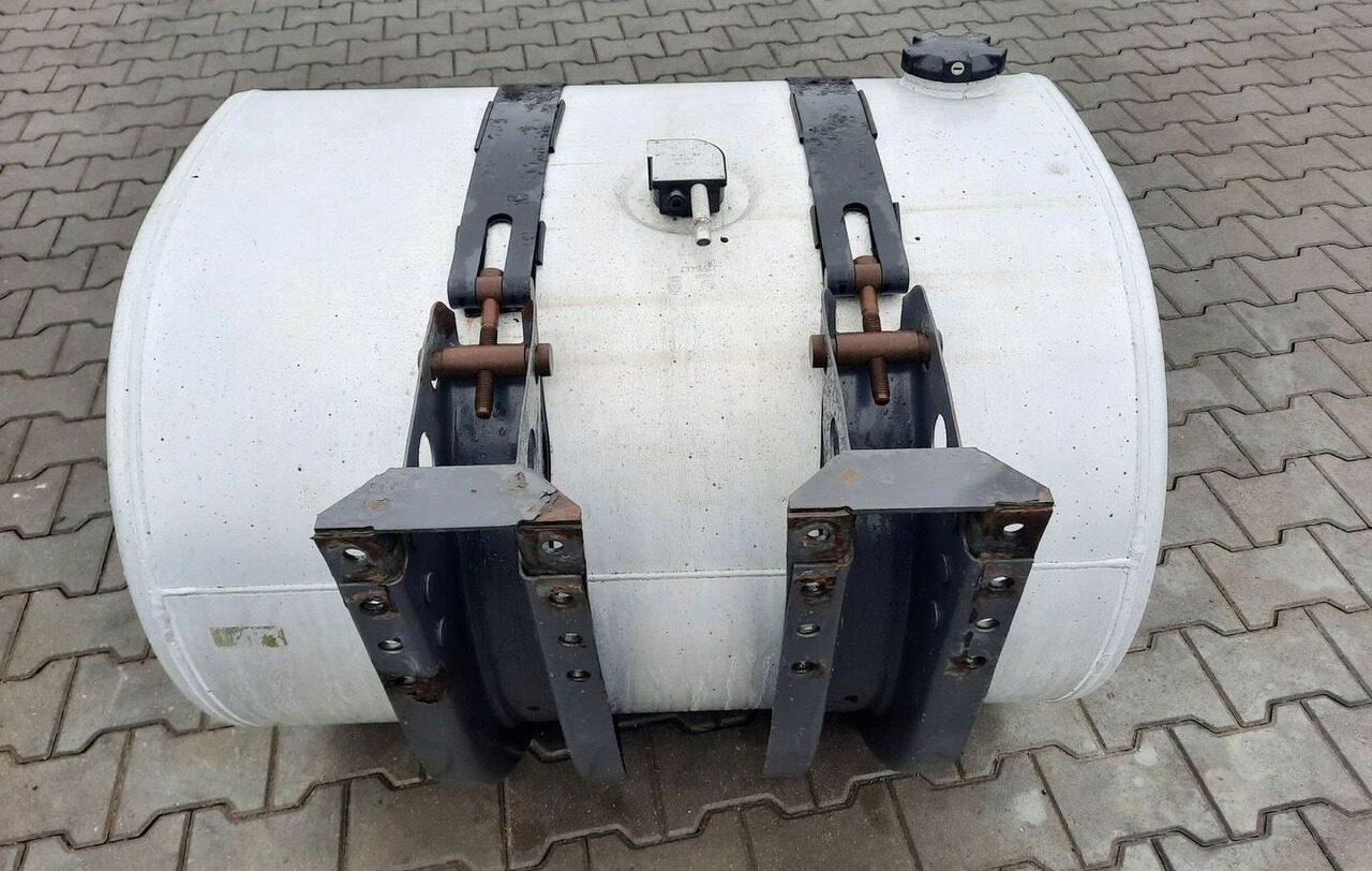 Volvo ZBIORNIK PALIWA VOLVO FH4 FM4 FMX 100/70/70 21516447 - Réservoir de carburant pour Camion: photos 4 Volvo ZBIORNIK PALIWA VOLVO FH4 FM4 FMX 100/70/70 21516447 - Réservoir de carburant pour Camion: photos 4