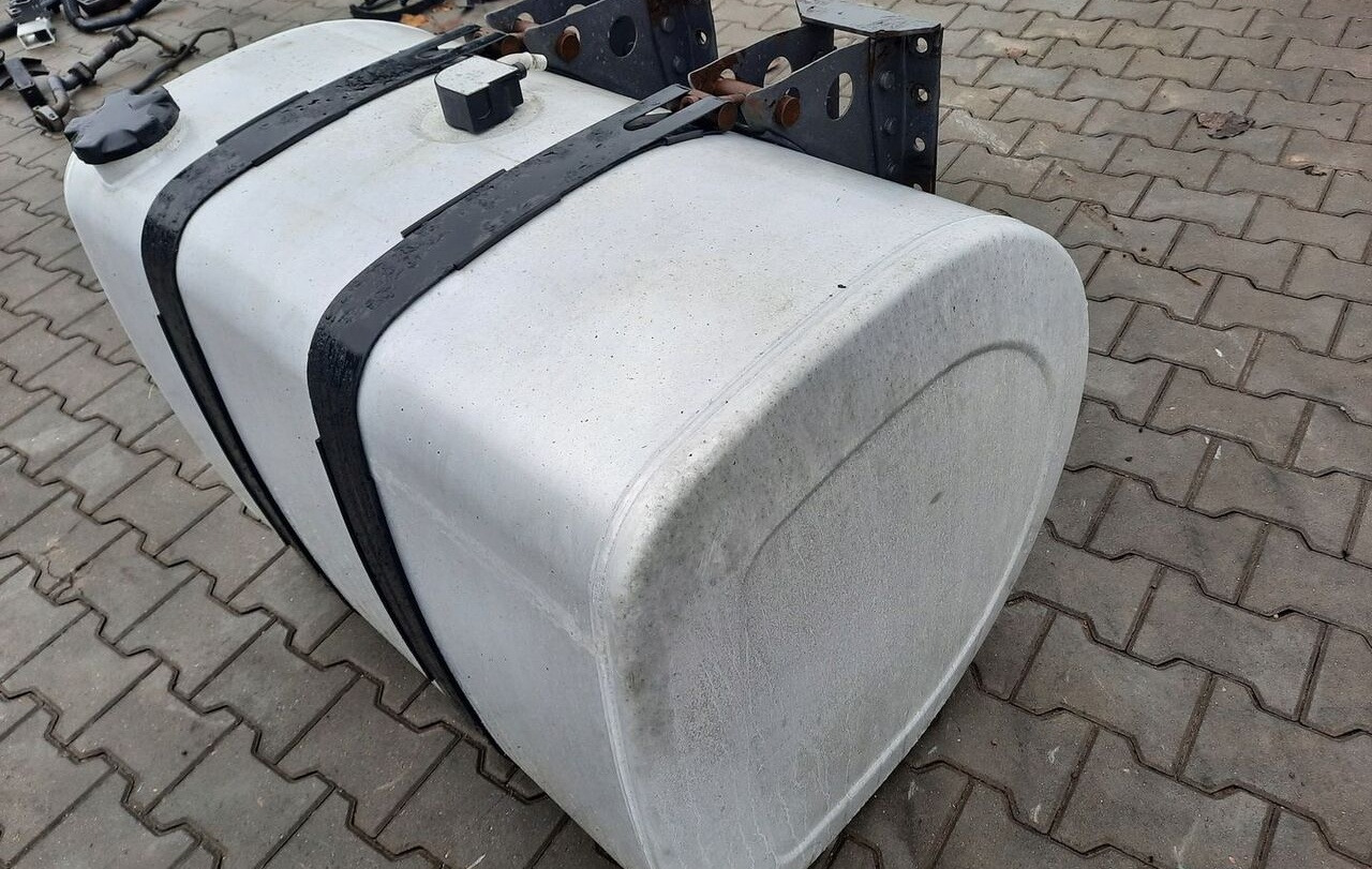 Volvo ZBIORNIK PALIWA VOLVO FH4 FM4 FMX 100/70/70 21516447 - Réservoir de carburant pour Camion: photos 5 Volvo ZBIORNIK PALIWA VOLVO FH4 FM4 FMX 100/70/70 21516447 - Réservoir de carburant pour Camion: photos 5