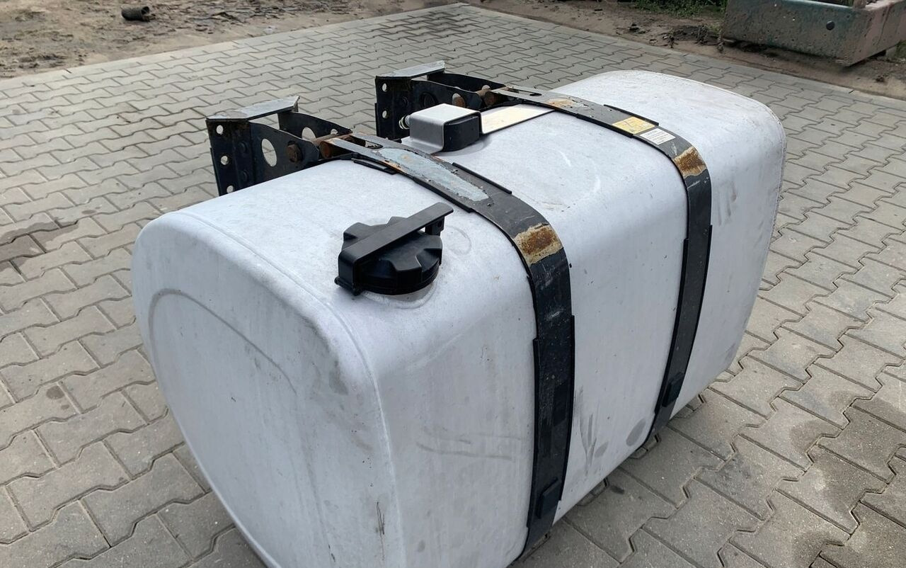 Volvo ZBIORNIK PALIWA VOLVO FH4 FM4 FMX 110/70/70 21516448 - Réservoir de carburant pour Camion: photos 1 Volvo ZBIORNIK PALIWA VOLVO FH4 FM4 FMX 110/70/70 21516448 - Réservoir de carburant pour Camion: photos 1