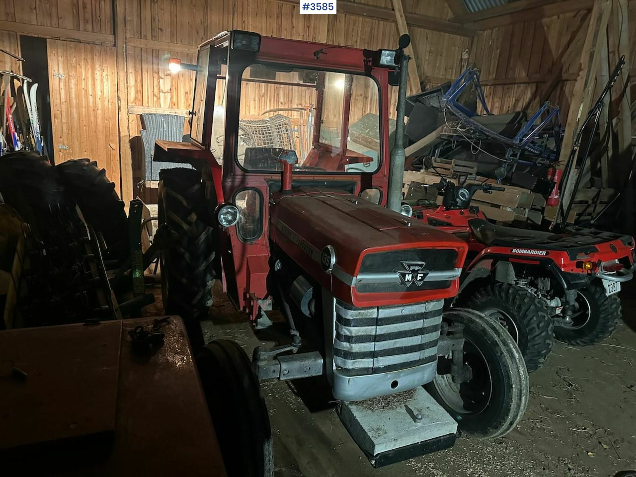 1972 Massey-Ferguson 135 w/ Tailgate and chains. - Tracteur agricole: photos 1 1972 Massey-Ferguson 135 w/ Tailgate and chains. - Tracteur agricole: photos 1