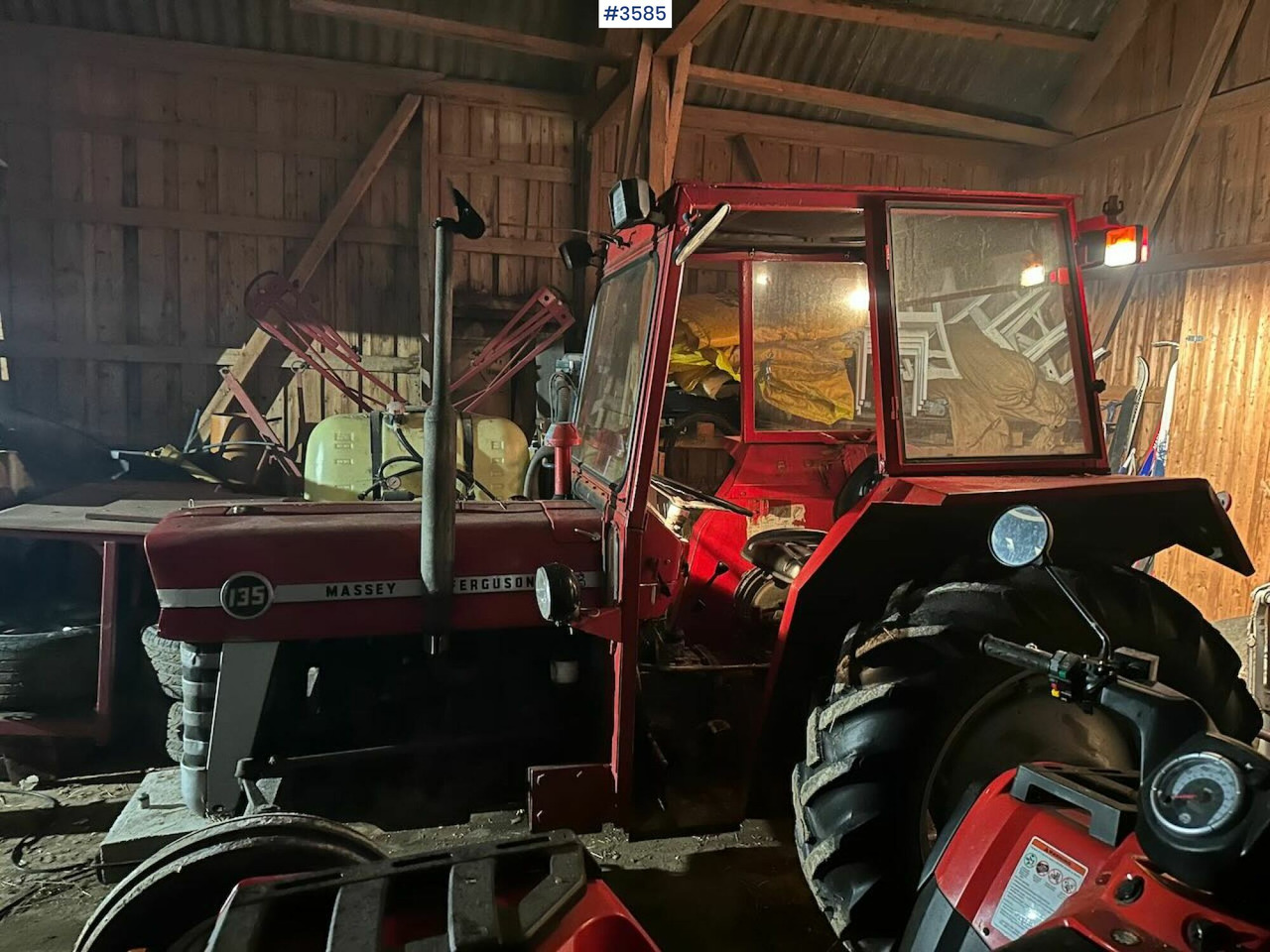1972 Massey-Ferguson 135 w/ Tailgate and chains. - Tracteur agricole: photos 5 1972 Massey-Ferguson 135 w/ Tailgate and chains. - Tracteur agricole: photos 5
