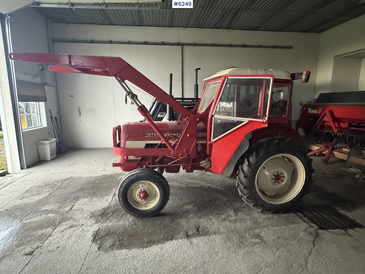 1973 International 444 w/ Bjørnerud loader and bucket. WATCH VIDEO - Tracteur agricole: photos 2 1973 International 444 w/ Bjørnerud loader and bucket. WATCH VIDEO - Tracteur agricole: photos 2
