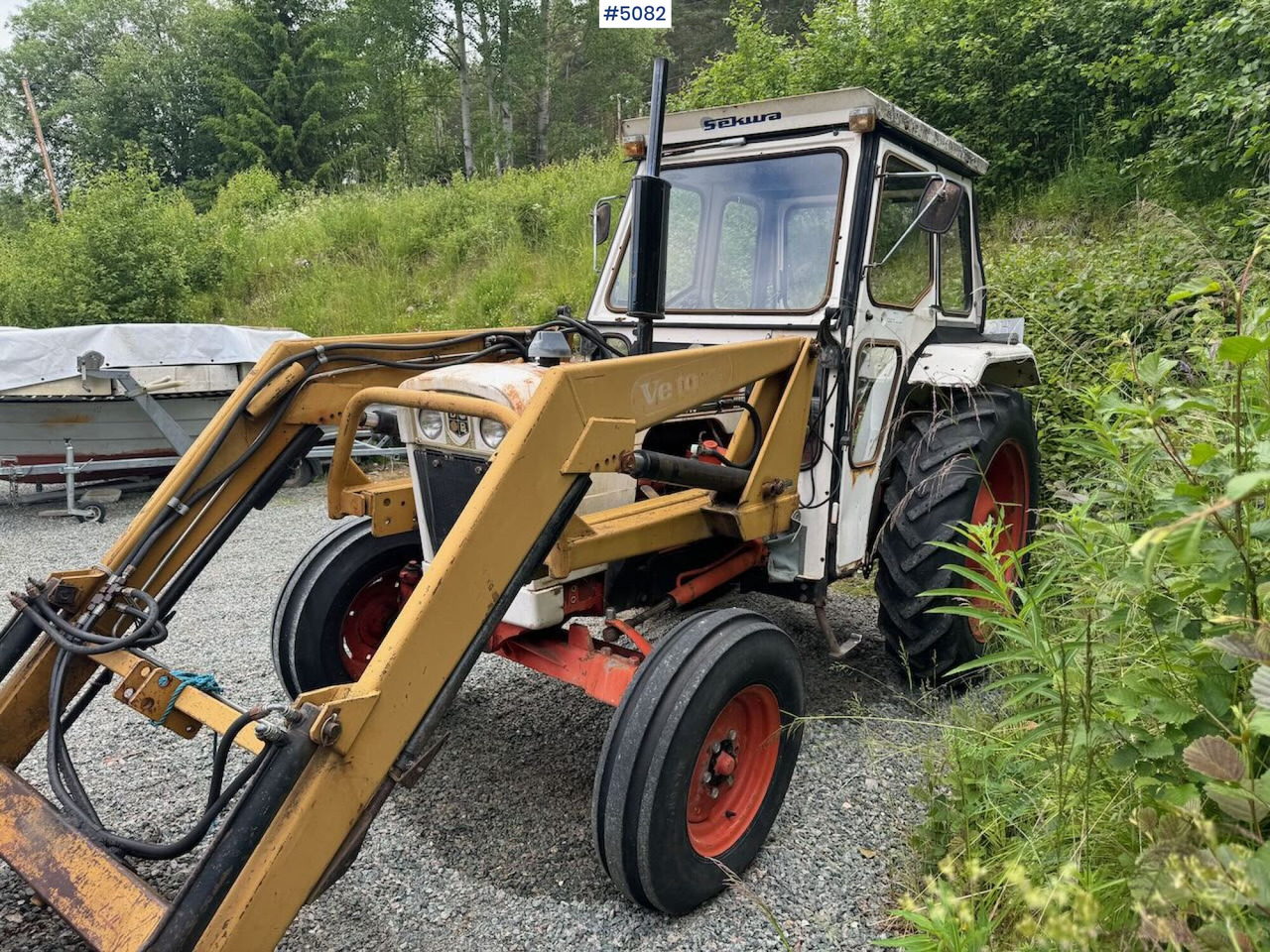 1980 David Brown 885 w/ front loader and bucket - Tracteur agricole: photos 1 1980 David Brown 885 w/ front loader and bucket - Tracteur agricole: photos 1