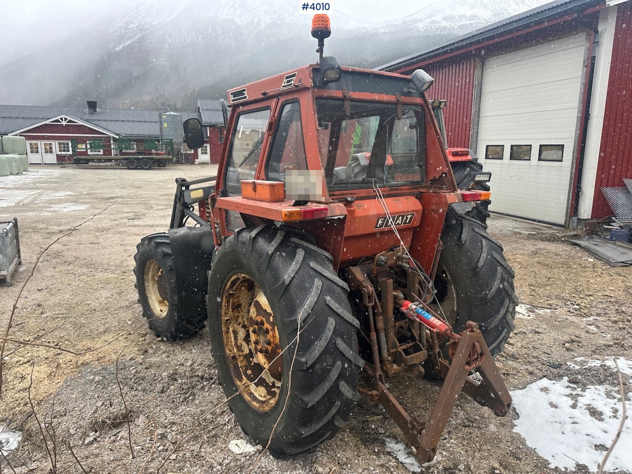 1982 Fiat 780 DT w/ front loader, snow shovel, chains, top link, triangle and extra set of twin wheels. - Tracteur agricole: photos 5 1982 Fiat 780 DT w/ front loader, snow shovel, chains, top link, triangle and extra set of twin wheels. - Tracteur agricole: photos 5