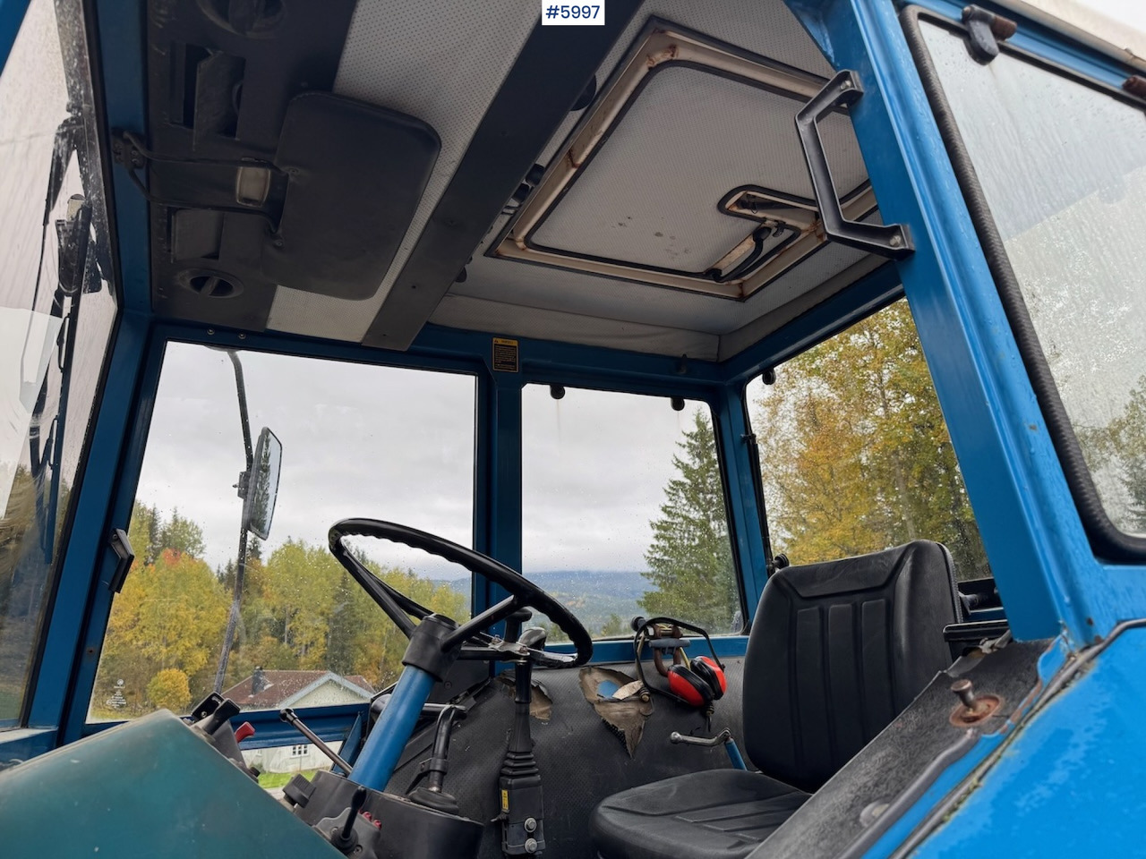Tracteur agricole 1983 Ford 5610 with Front Loader: photos 12