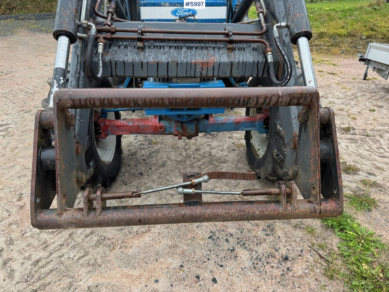 Tracteur agricole 1983 Ford 5610 with Front Loader: photos 10