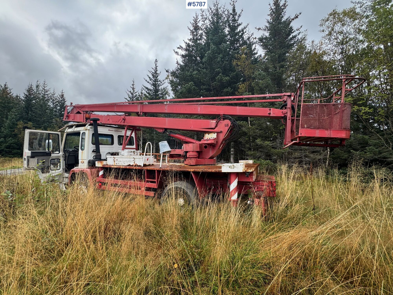 1986 Volvo FL614 with Lift. SEE VIDEO! - Camion avec nacelle: photos 4 1986 Volvo FL614 with Lift. SEE VIDEO! - Camion avec nacelle: photos 4