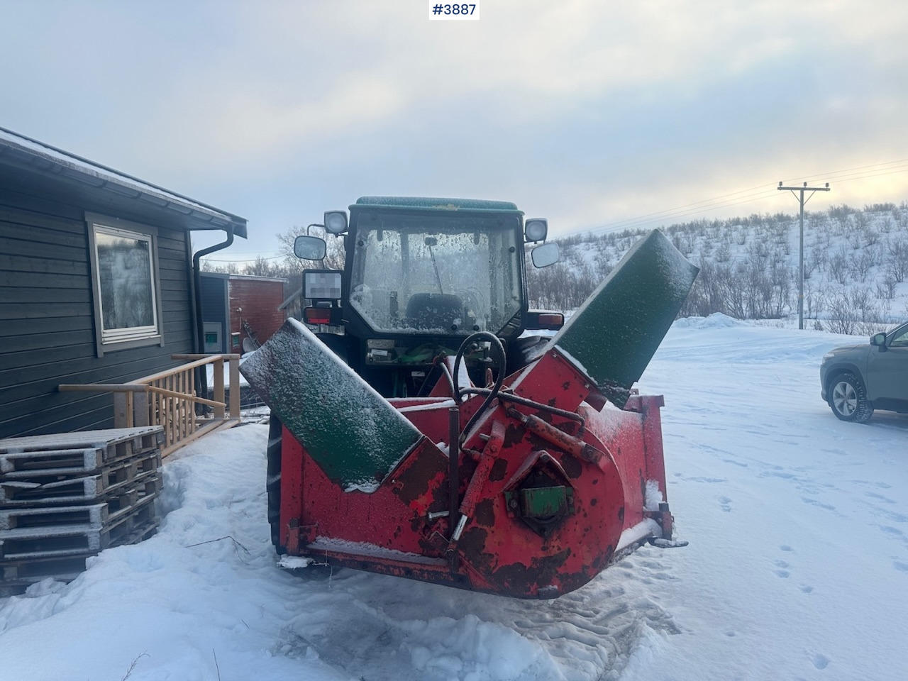 1987 John Deere Power Synchron 2450 4x4 w/ Quicke 4300 front loader, snow blower and gravel bucket. WATCH VIDEO. - Tracteur agricole: photos 4 1987 John Deere Power Synchron 2450 4x4 w/ Quicke 4300 front loader, snow blower and gravel bucket. WATCH VIDEO. - Tracteur agricole: photos 4