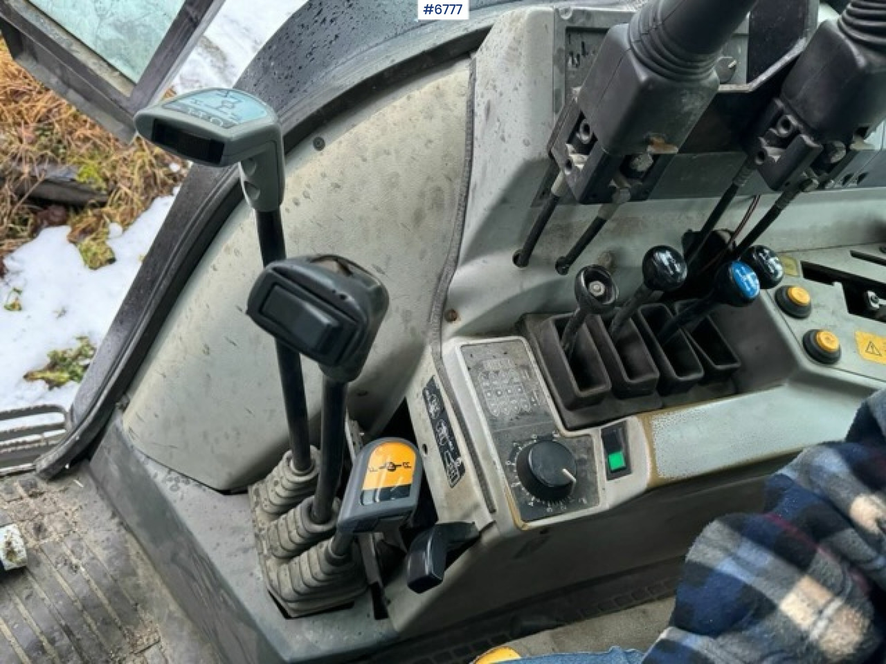 Tracteur agricole 1993 Valmet 8100 with Hiab FMV crane and log trailer: photos 13 Tracteur agricole 1993 Valmet 8100 with Hiab FMV crane and log trailer: photos 13