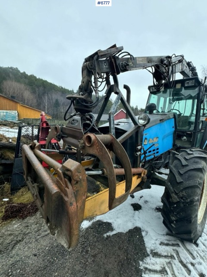 Tracteur agricole 1993 Valmet 8100 with Hiab FMV crane and log trailer: photos 7 Tracteur agricole 1993 Valmet 8100 with Hiab FMV crane and log trailer: photos 7