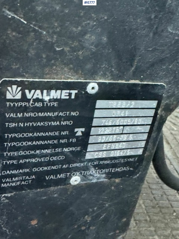 Tracteur agricole 1993 Valmet 8100 with Hiab FMV crane and log trailer: photos 32 Tracteur agricole 1993 Valmet 8100 with Hiab FMV crane and log trailer: photos 32